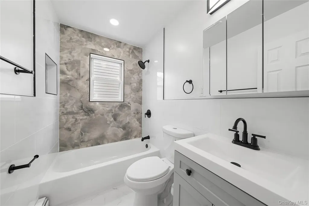 16 Johnson Place Freeport NY 11520