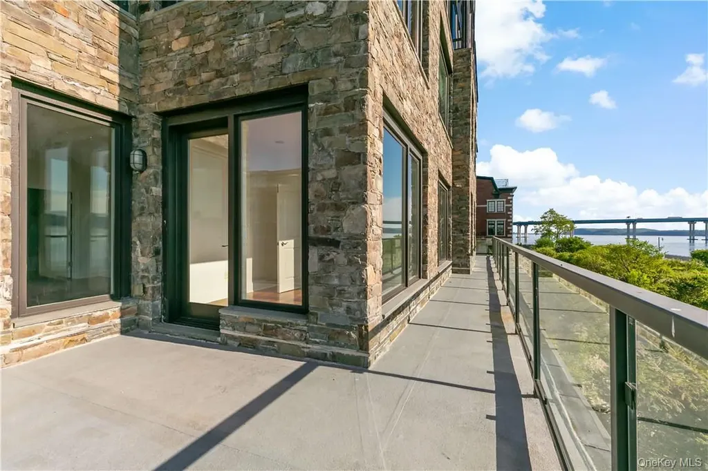 16 Rivers Edge Drive Tarrytown NY 10591