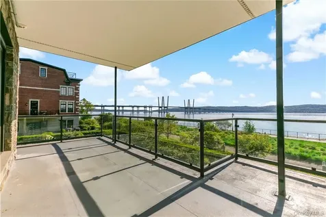 16 Rivers Edge Drive Tarrytown NY 10591