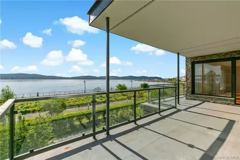16 Rivers Edge Drive Tarrytown NY 10591