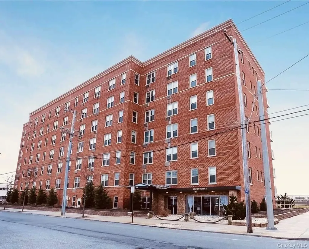 560 W Broadway Long Beach NY 11561