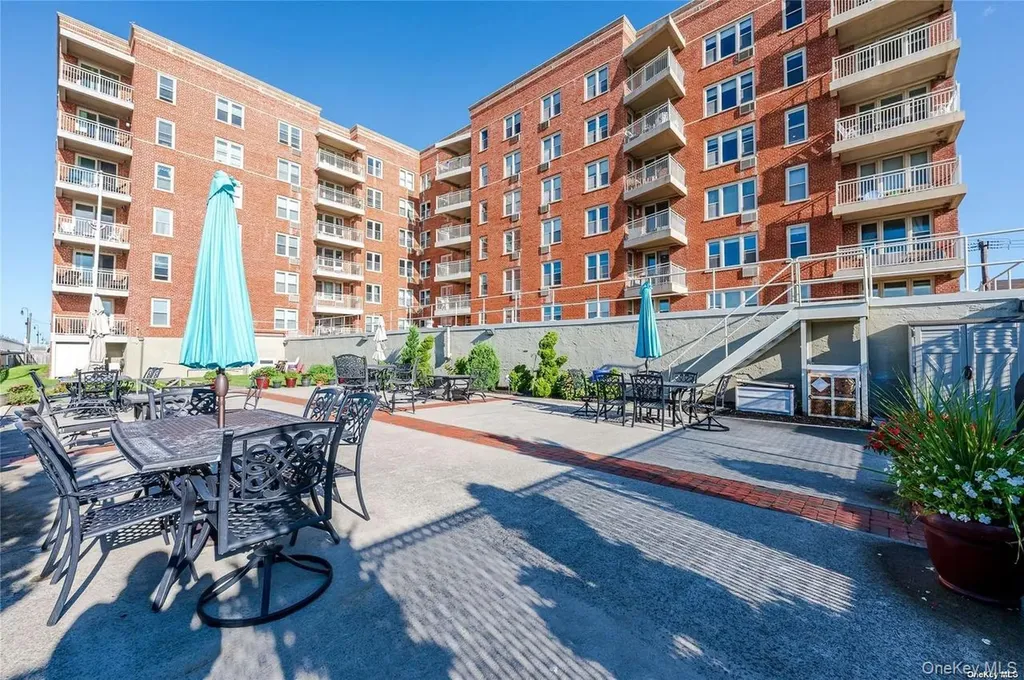 560 W Broadway Long Beach NY 11561