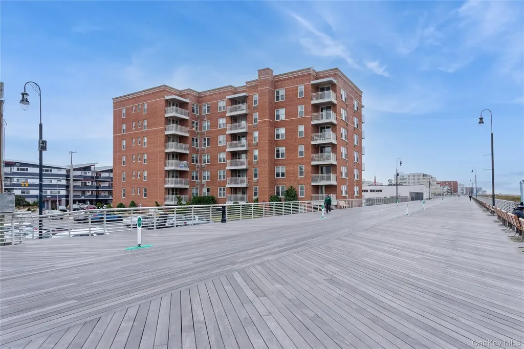 560 W Broadway Long Beach NY 11561