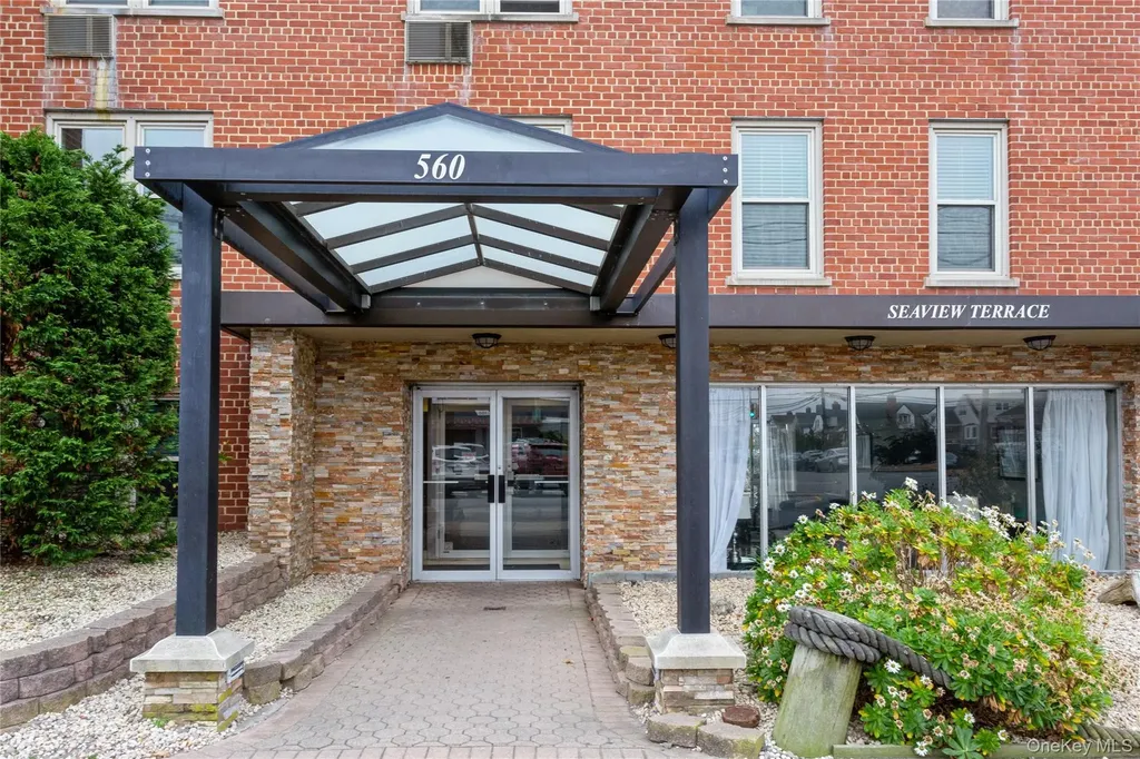 560 W Broadway Long Beach NY 11561