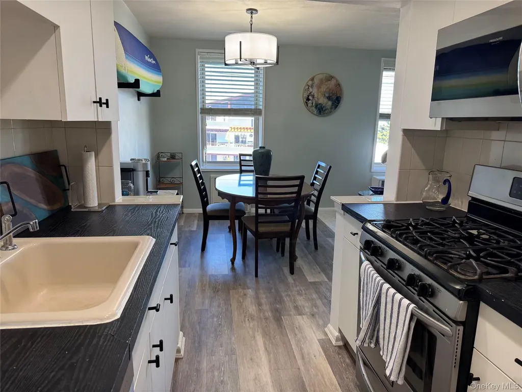560 W Broadway Long Beach NY 11561