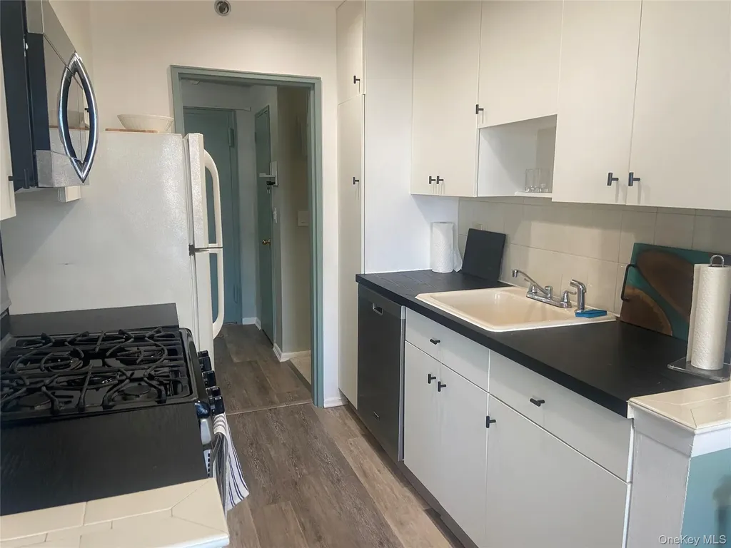 560 W Broadway Long Beach NY 11561