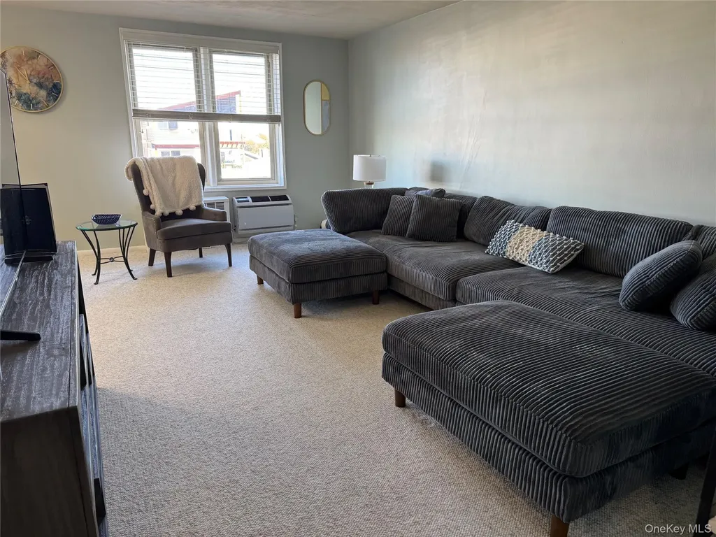 560 W Broadway Long Beach NY 11561