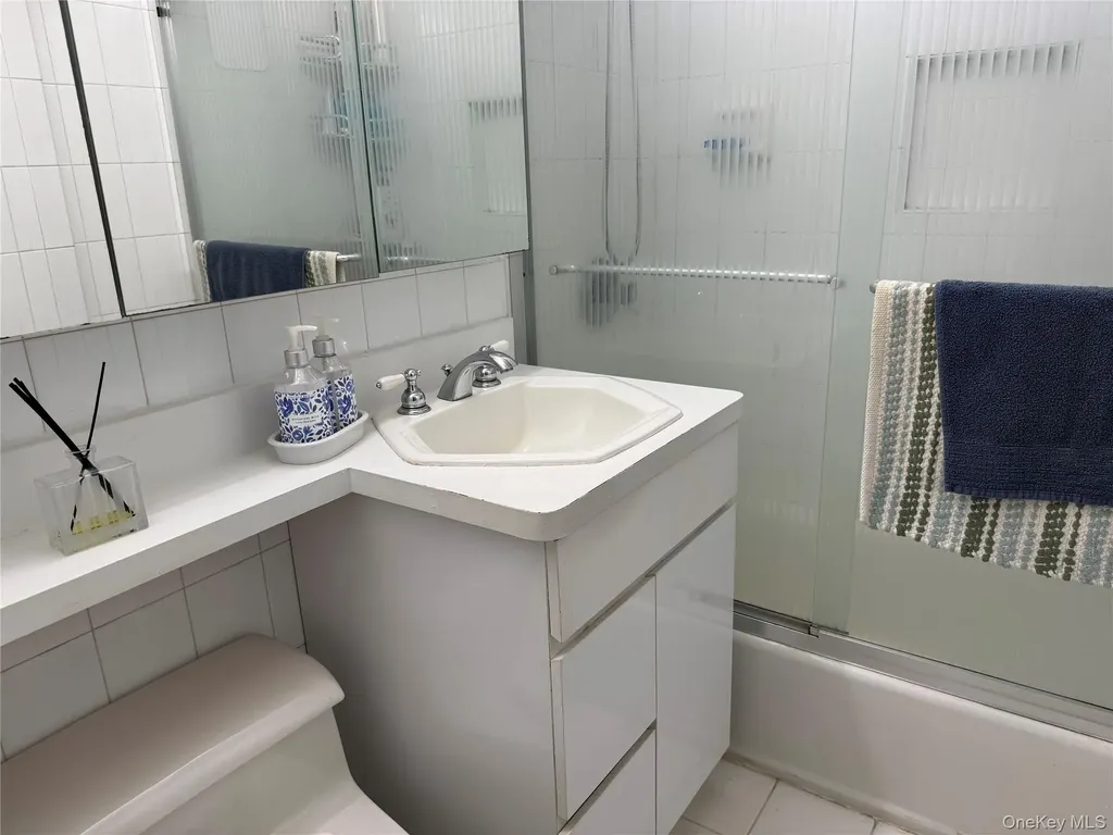 560 W Broadway Long Beach NY 11561