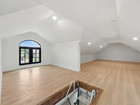 3526 221 Street Bayside NY 11361