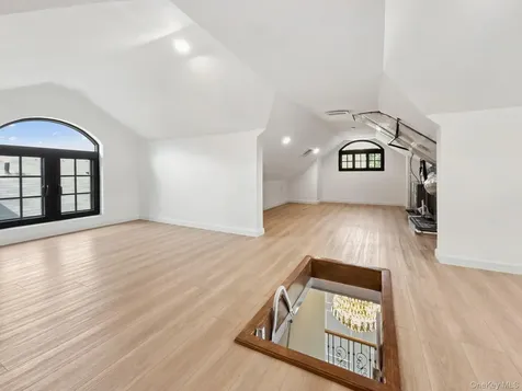 3526 221 Street Bayside NY 11361