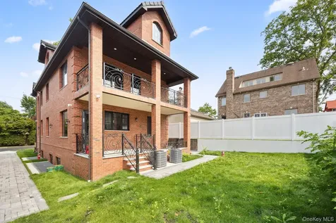 3526 221 Street Bayside NY 11361