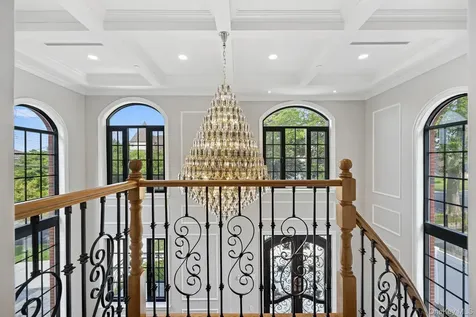 3526 221 Street Bayside NY 11361