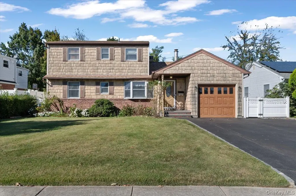 3 Surrey Lane Bethpage NY 11714