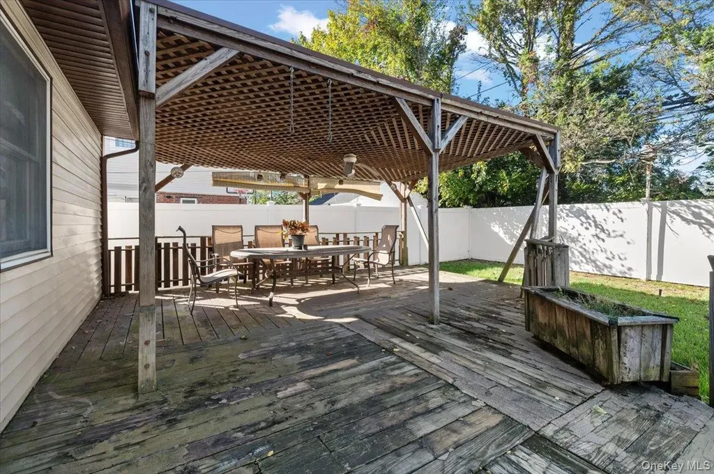 3 Surrey Lane Bethpage NY 11714