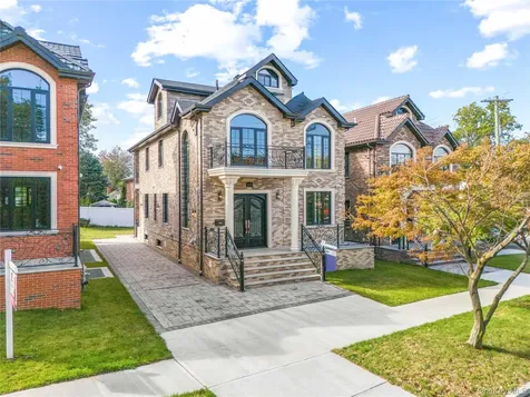 3522 221st Street Bayside NY 11361