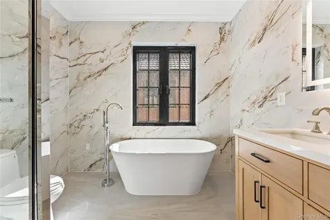 3522 221st Street Bayside NY 11361