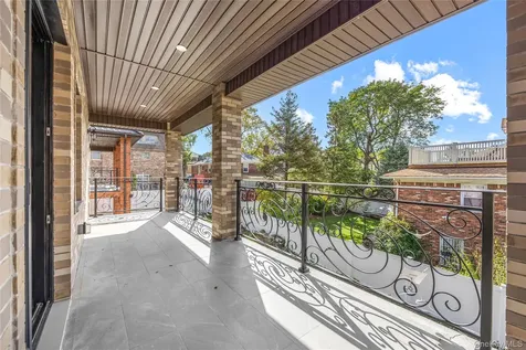 3522 221st Street Bayside NY 11361