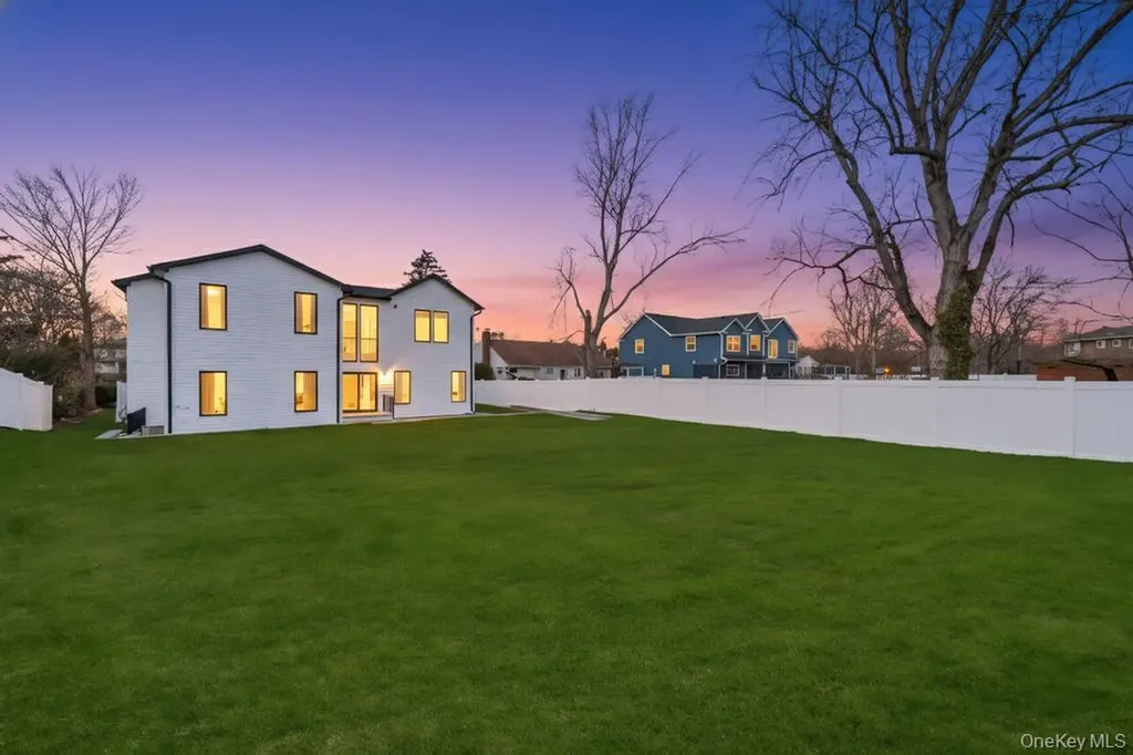 51 Stephen Drive Plainview NY 11803
