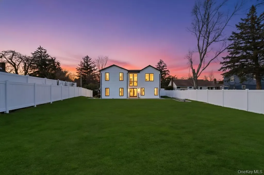 51 Stephen Drive Plainview NY 11803
