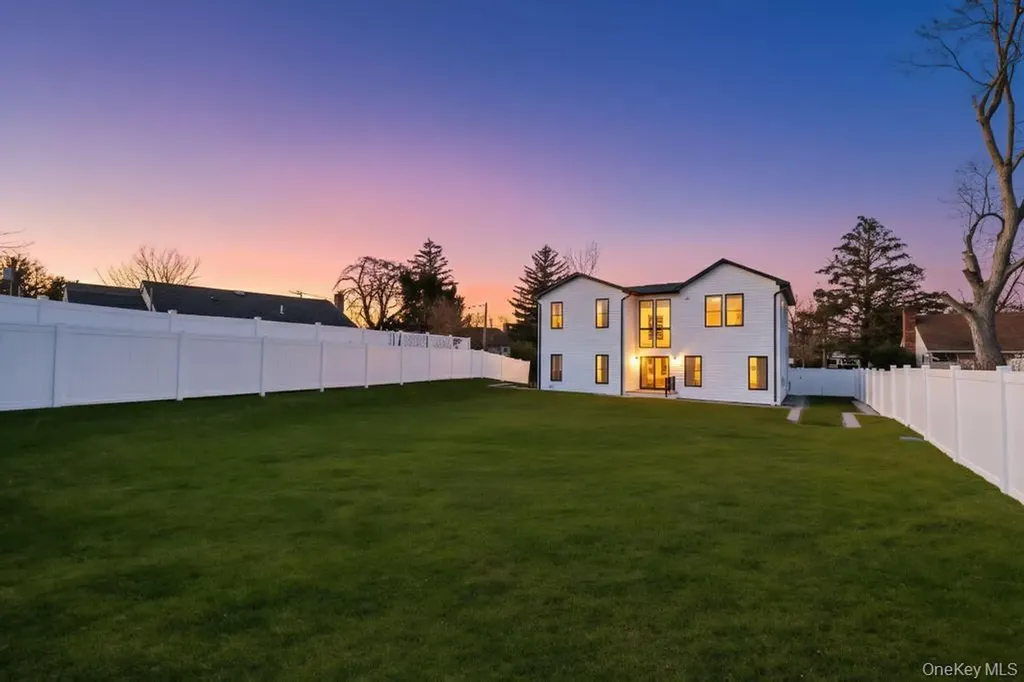 51 Stephen Drive Plainview NY 11803