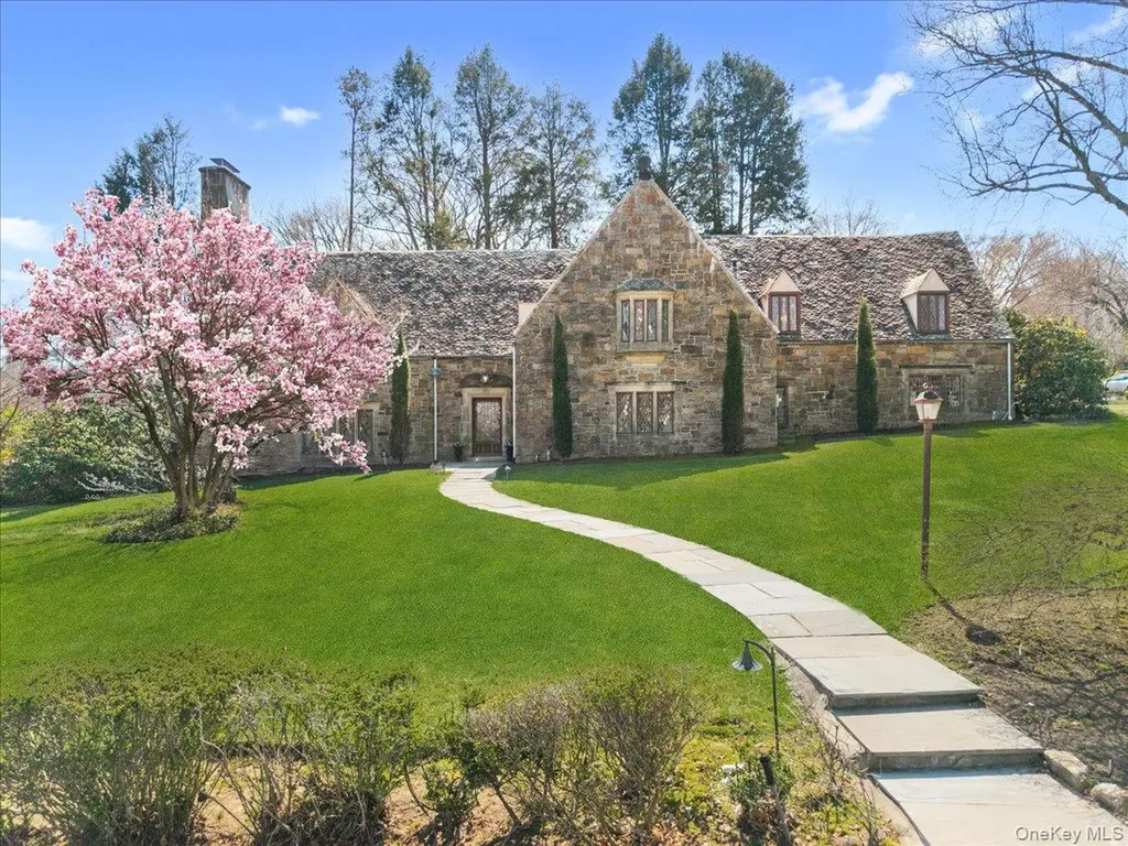 66 Lockwood Road Scarsdale NY 10583