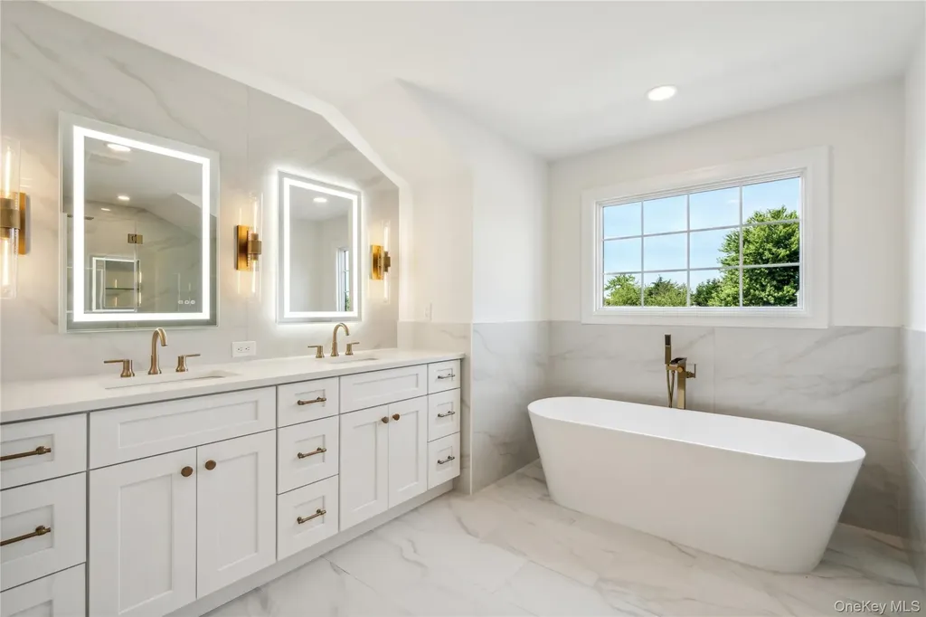 96 Calvin Avenue Syosset NY 11791