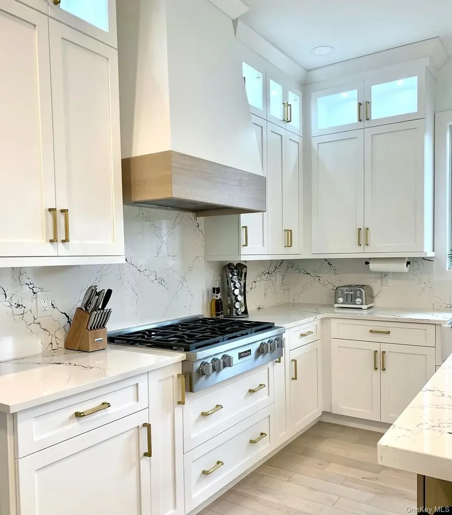 96 Calvin Avenue Syosset NY 11791