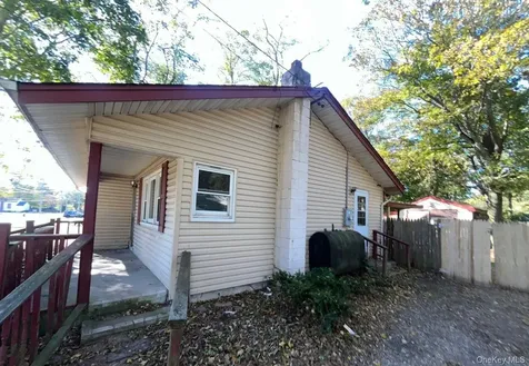 266 Station Road Bellport NY 11713