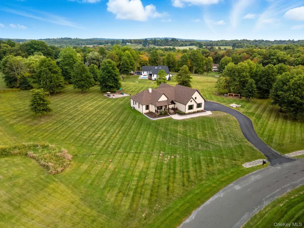 11 Knolls Road Wallkill NY 12589