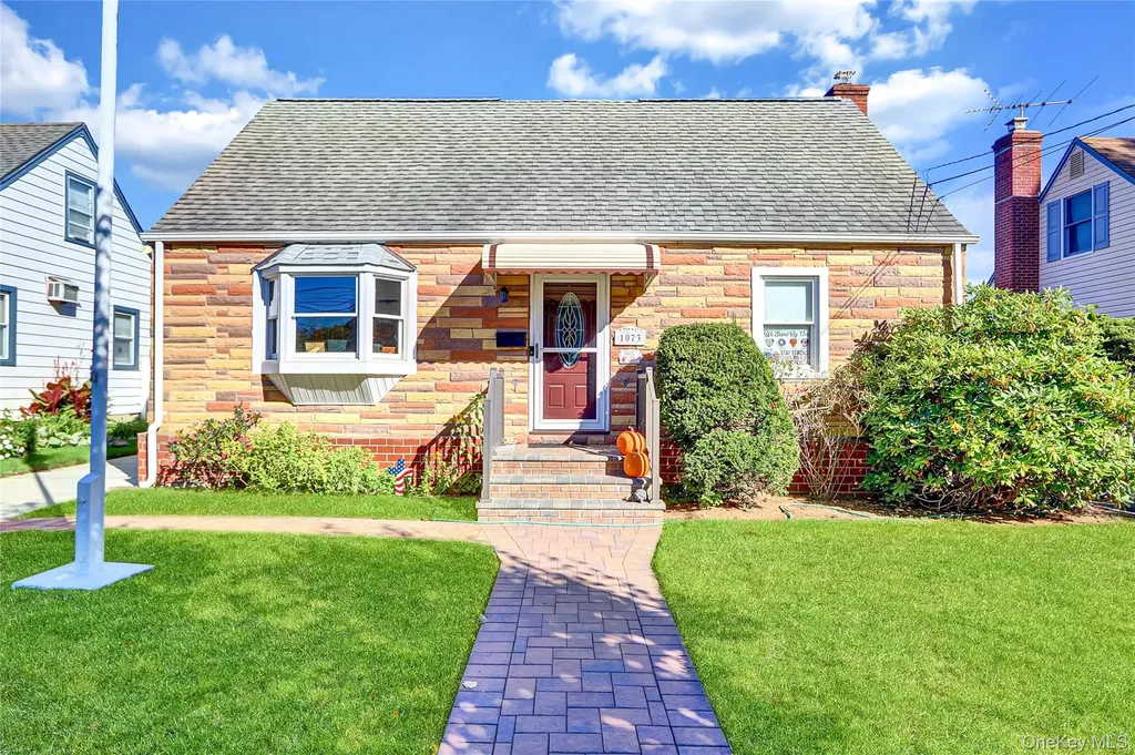 1073 Thomas Avenue Baldwin NY 11510