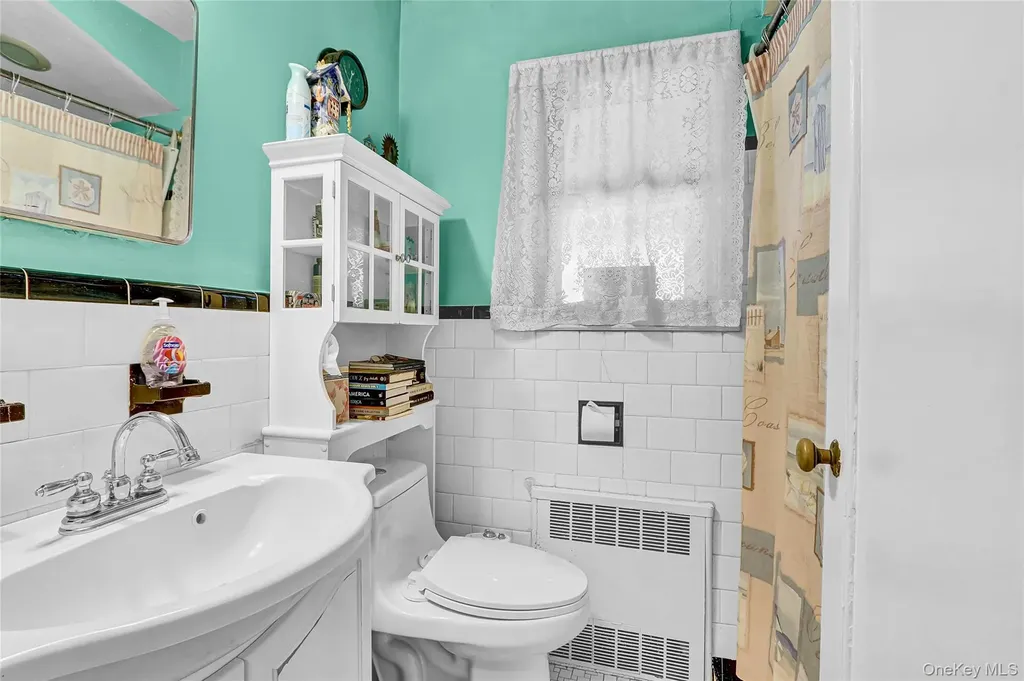 1073 Thomas Avenue Baldwin NY 11510