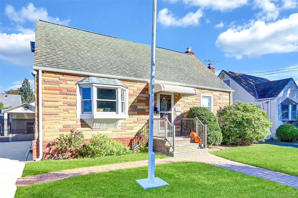 1073 Thomas Avenue Baldwin NY 11510
