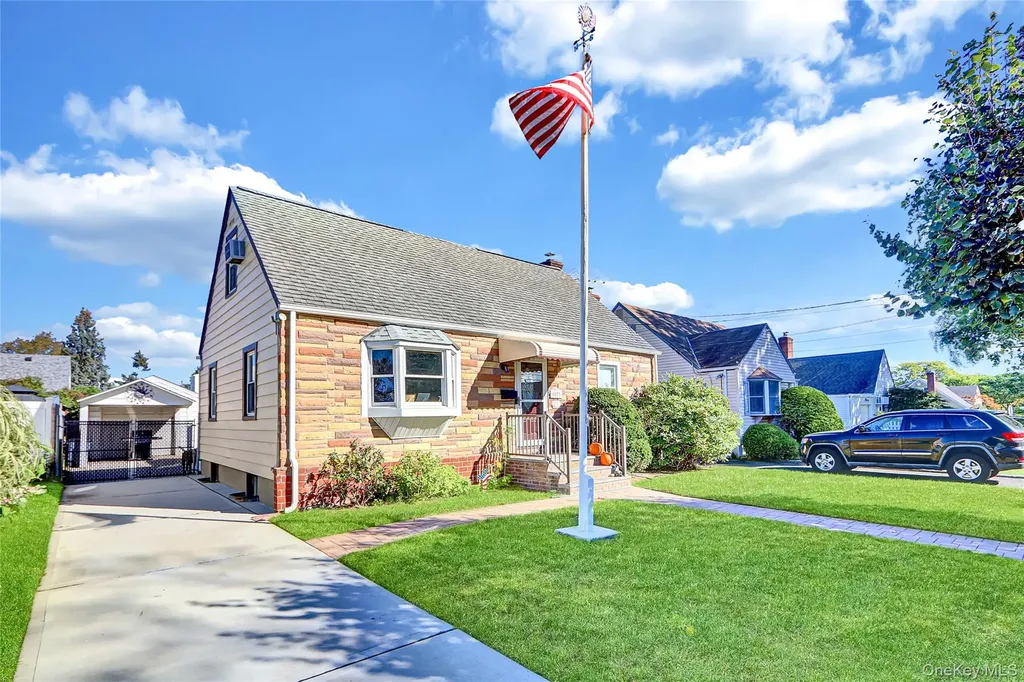 1073 Thomas Avenue Baldwin NY 11510