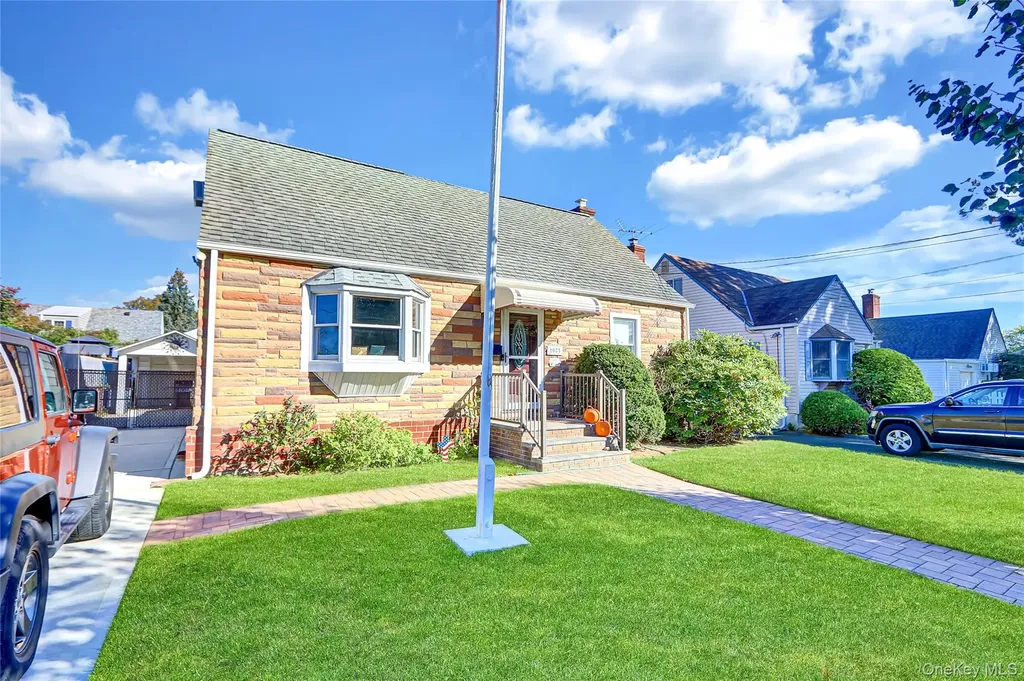 1073 Thomas Avenue Baldwin NY 11510
