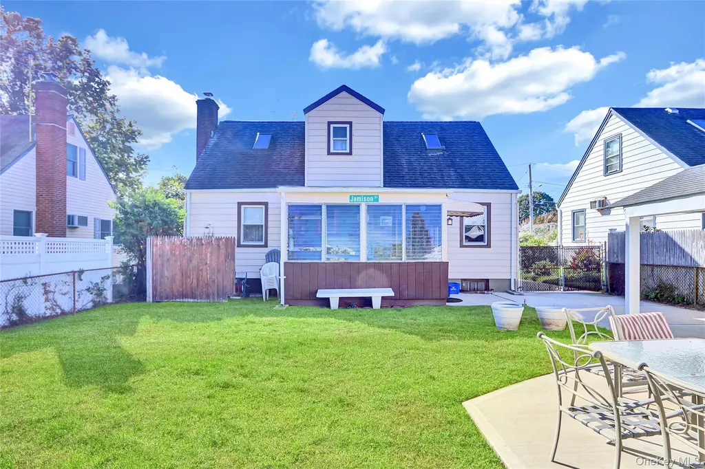 1073 Thomas Avenue Baldwin NY 11510