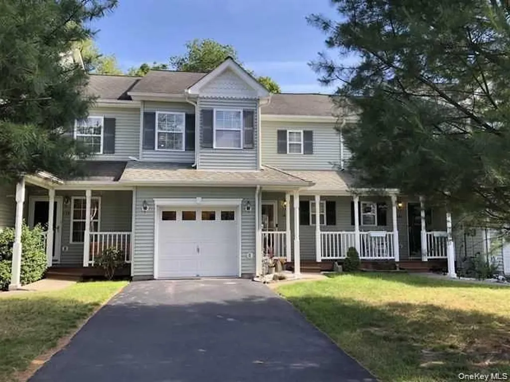 141 Pinebrook Drive Hyde Park NY 12538