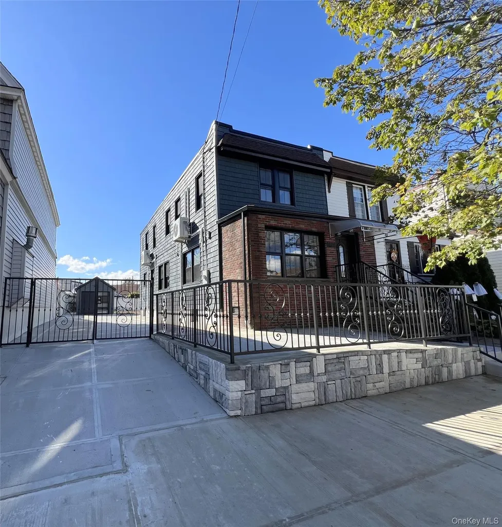 6608 73rd Place Middle Village NY 11379