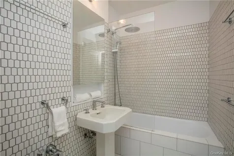 100 Ardsley Avenue W Irvington NY 10533