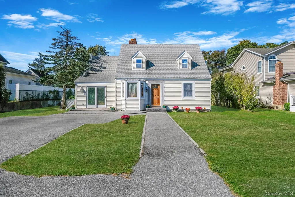 404 Vanderbilt Boulevard Oakdale NY 11769