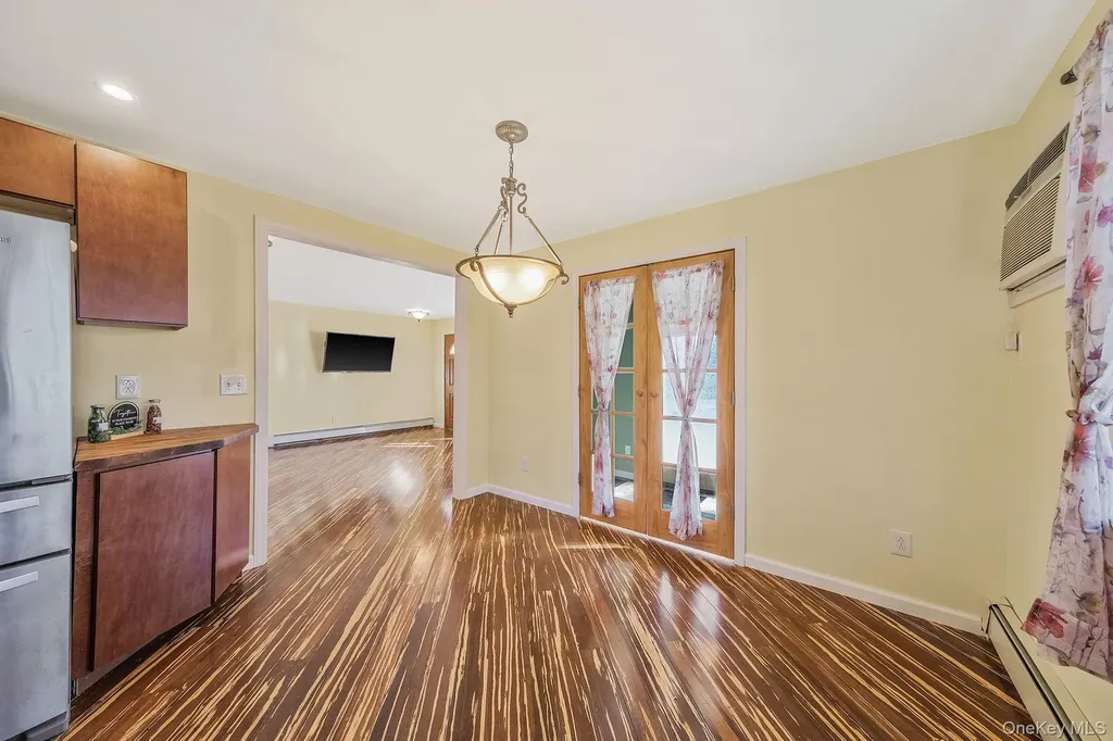 404 Vanderbilt Boulevard Oakdale NY 11769