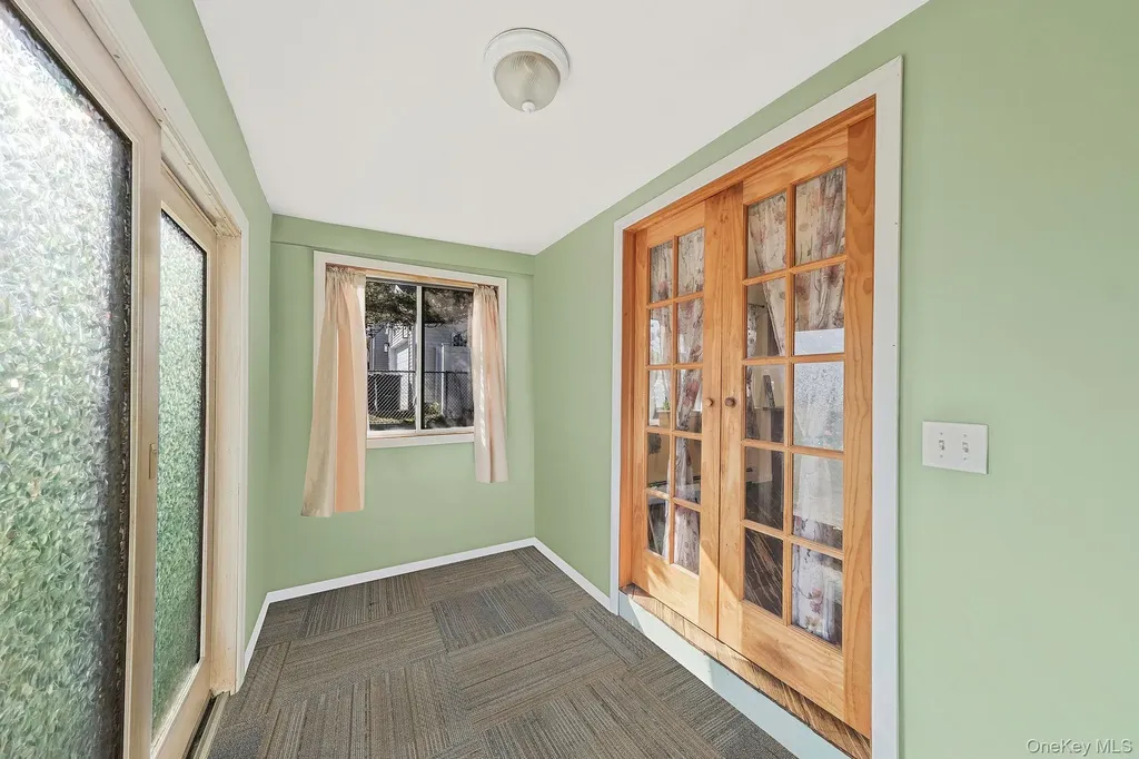 404 Vanderbilt Boulevard Oakdale NY 11769