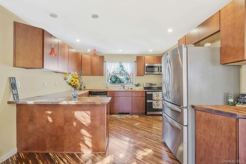 404 Vanderbilt Boulevard Oakdale NY 11769