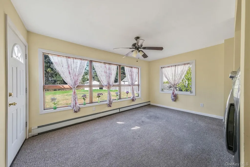 404 Vanderbilt Boulevard Oakdale NY 11769