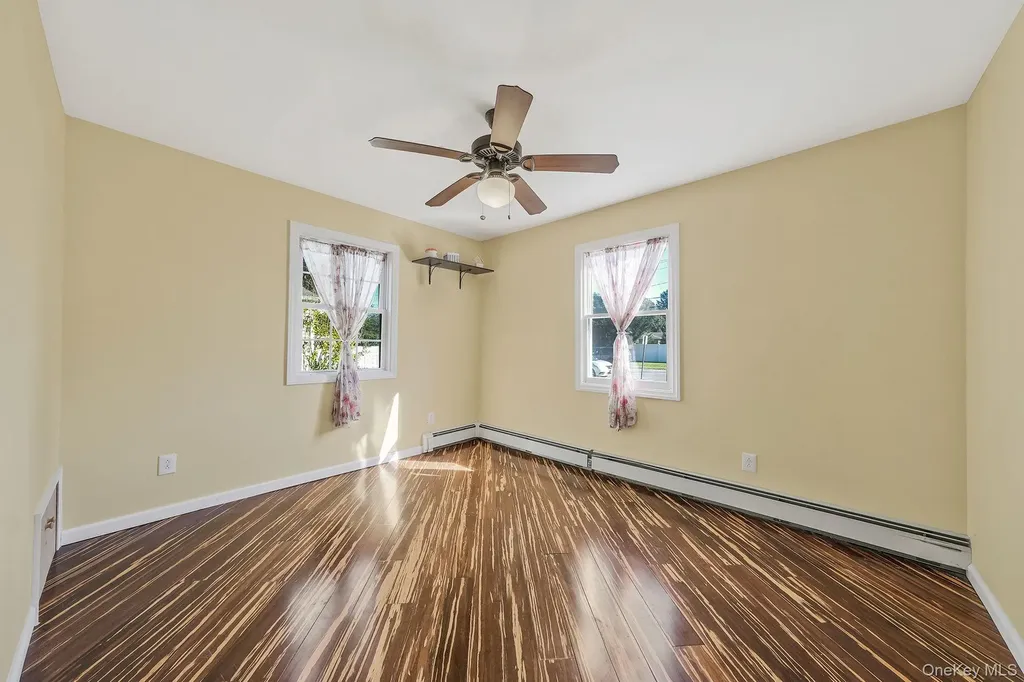 404 Vanderbilt Boulevard Oakdale NY 11769