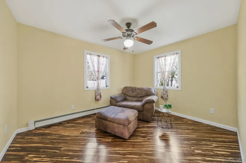 404 Vanderbilt Boulevard Oakdale NY 11769
