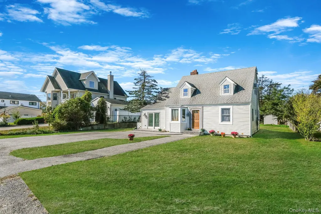 404 Vanderbilt Boulevard Oakdale NY 11769