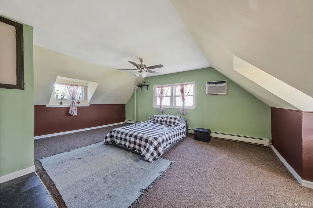 404 Vanderbilt Boulevard Oakdale NY 11769
