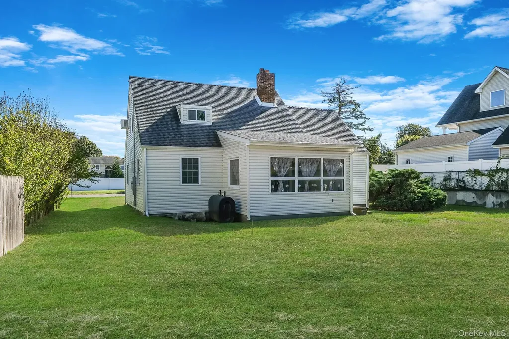404 Vanderbilt Boulevard Oakdale NY 11769