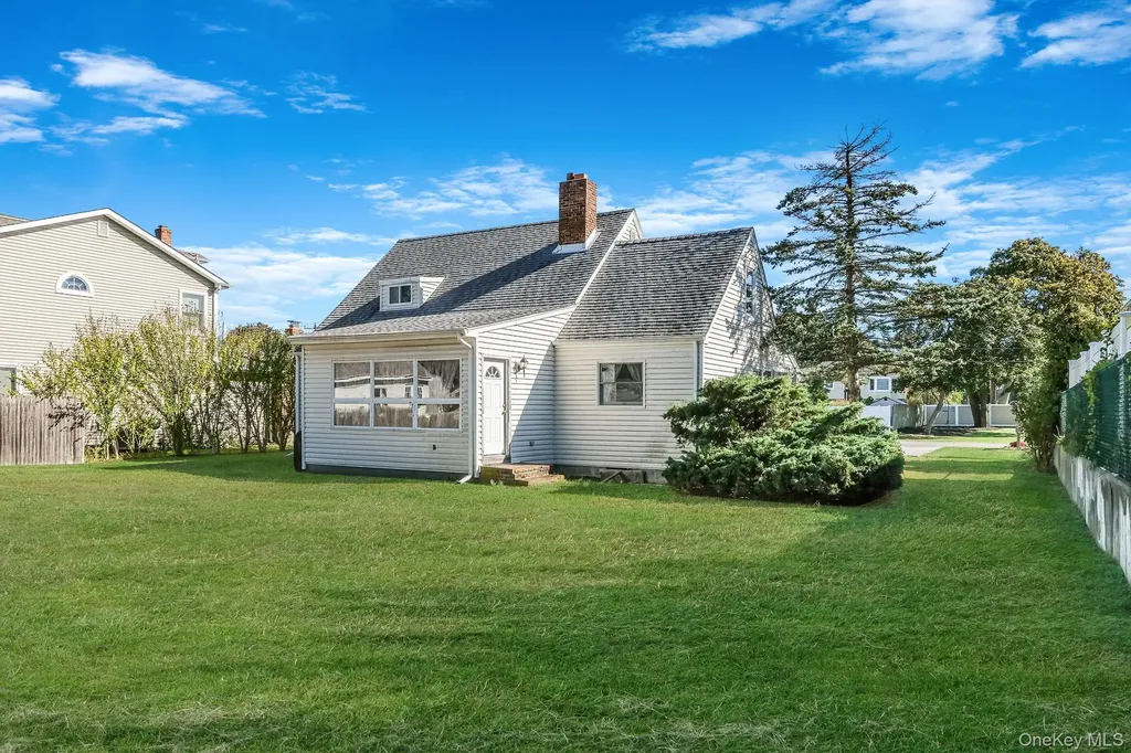 404 Vanderbilt Boulevard Oakdale NY 11769