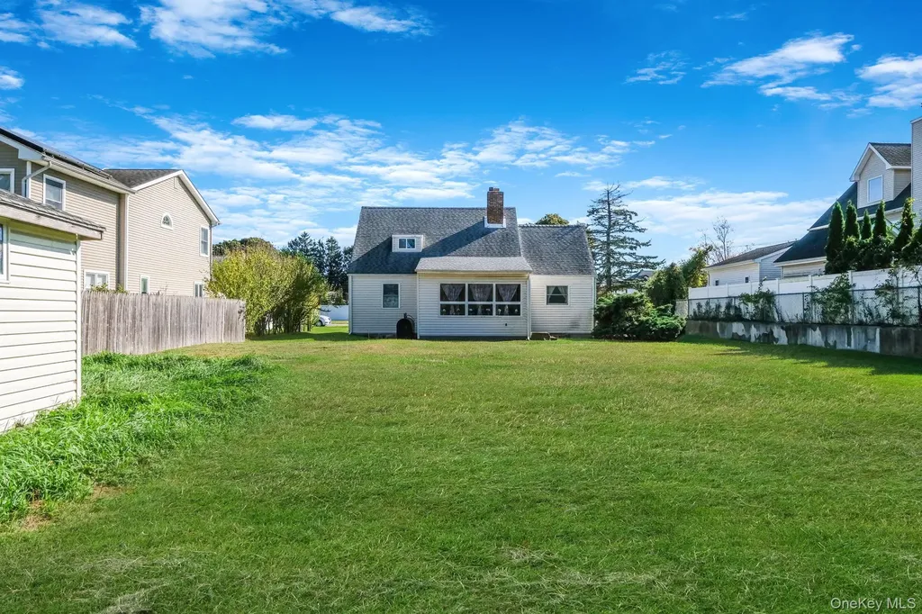 404 Vanderbilt Boulevard Oakdale NY 11769